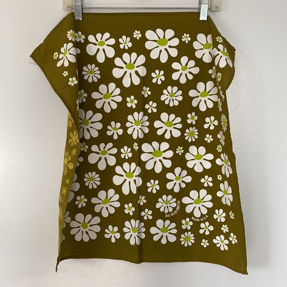 Big Bud Press - Bandana Daisy Olive Green - Picture 3 of 5